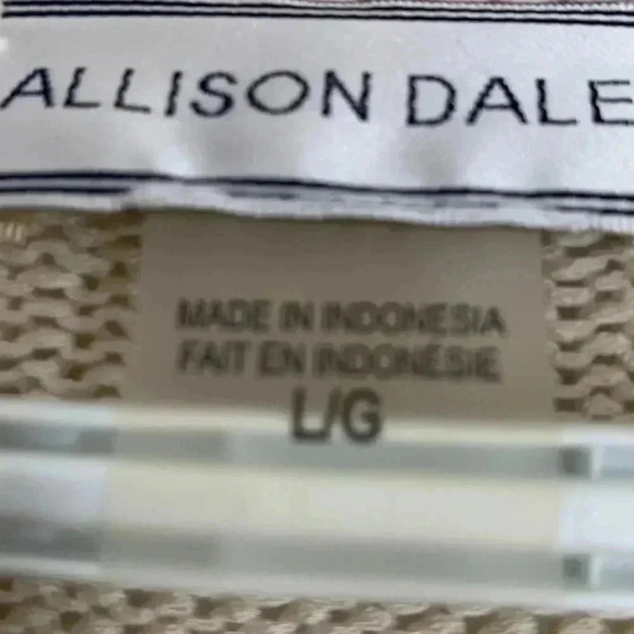 Allison Daley, ivory  acrylic knit sweater with one button closure - Picture 4 of 5